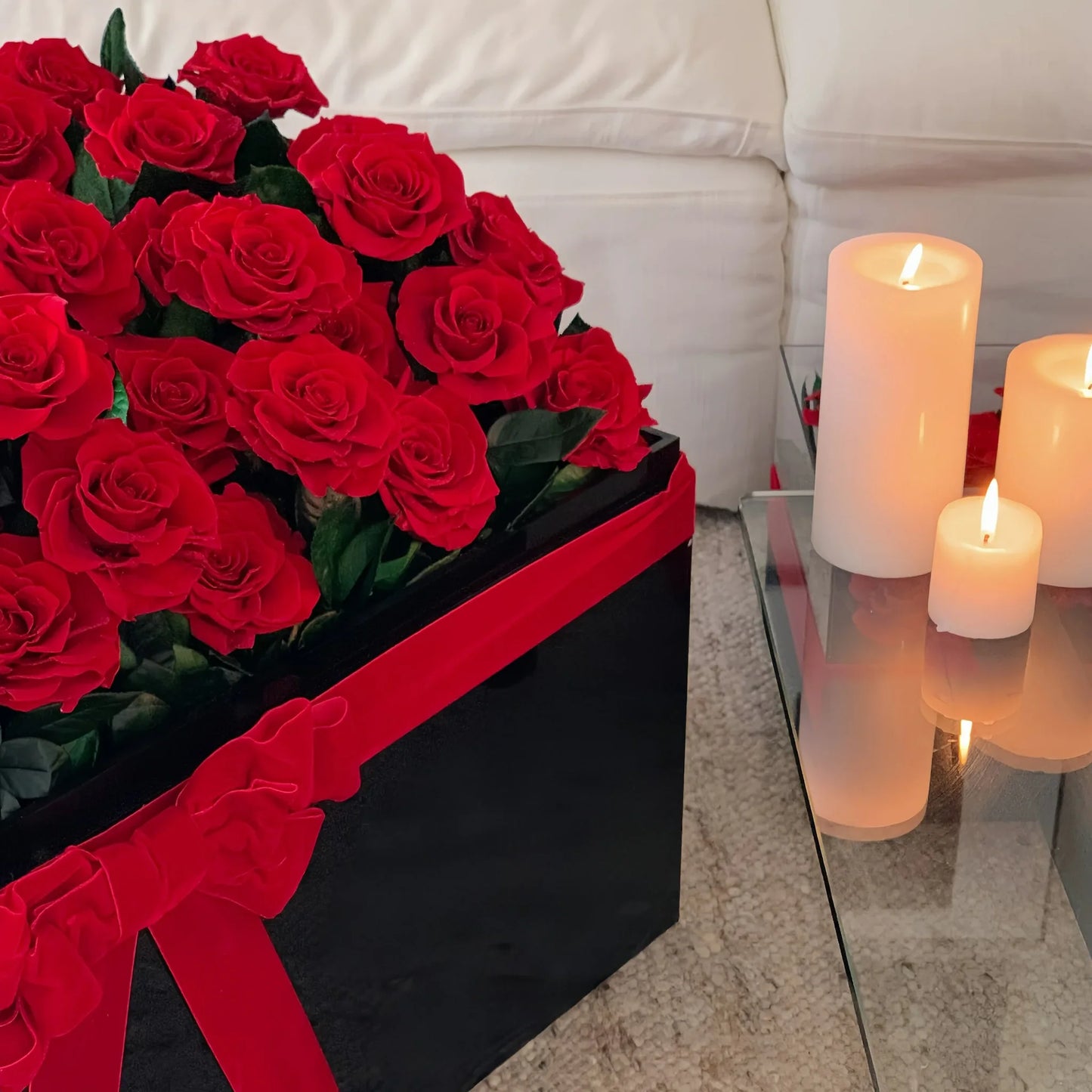 LULU ROSÉE 52 Red Roses Romantic Display with Candles, Perfect Valentine’s Gift