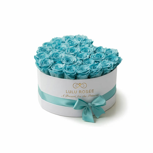 LULU ROSÉE large heart box tiffany blue white classic on a white background 