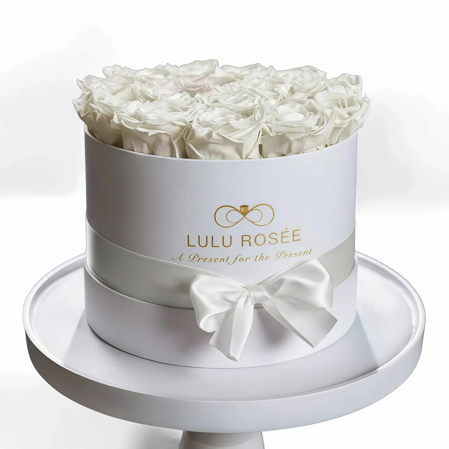 LULU ROSÉE medium round box white roses white classic box on white background