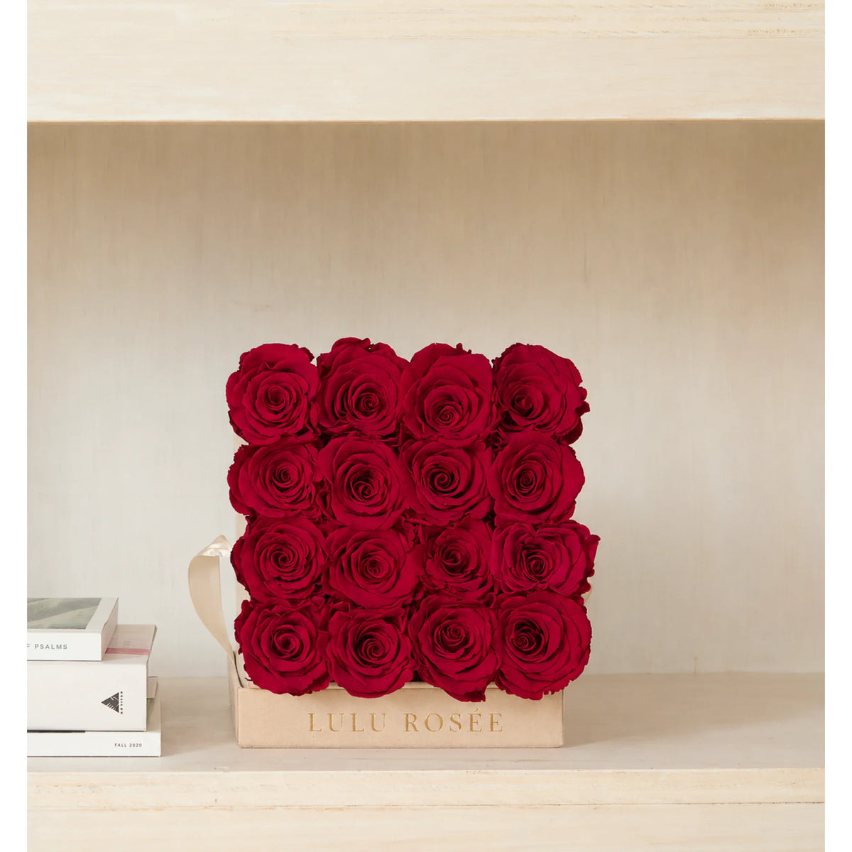 LULU ROSÉE medium square preserved rose box in a white classic LULU ROSÉE medium square box, classic display.
