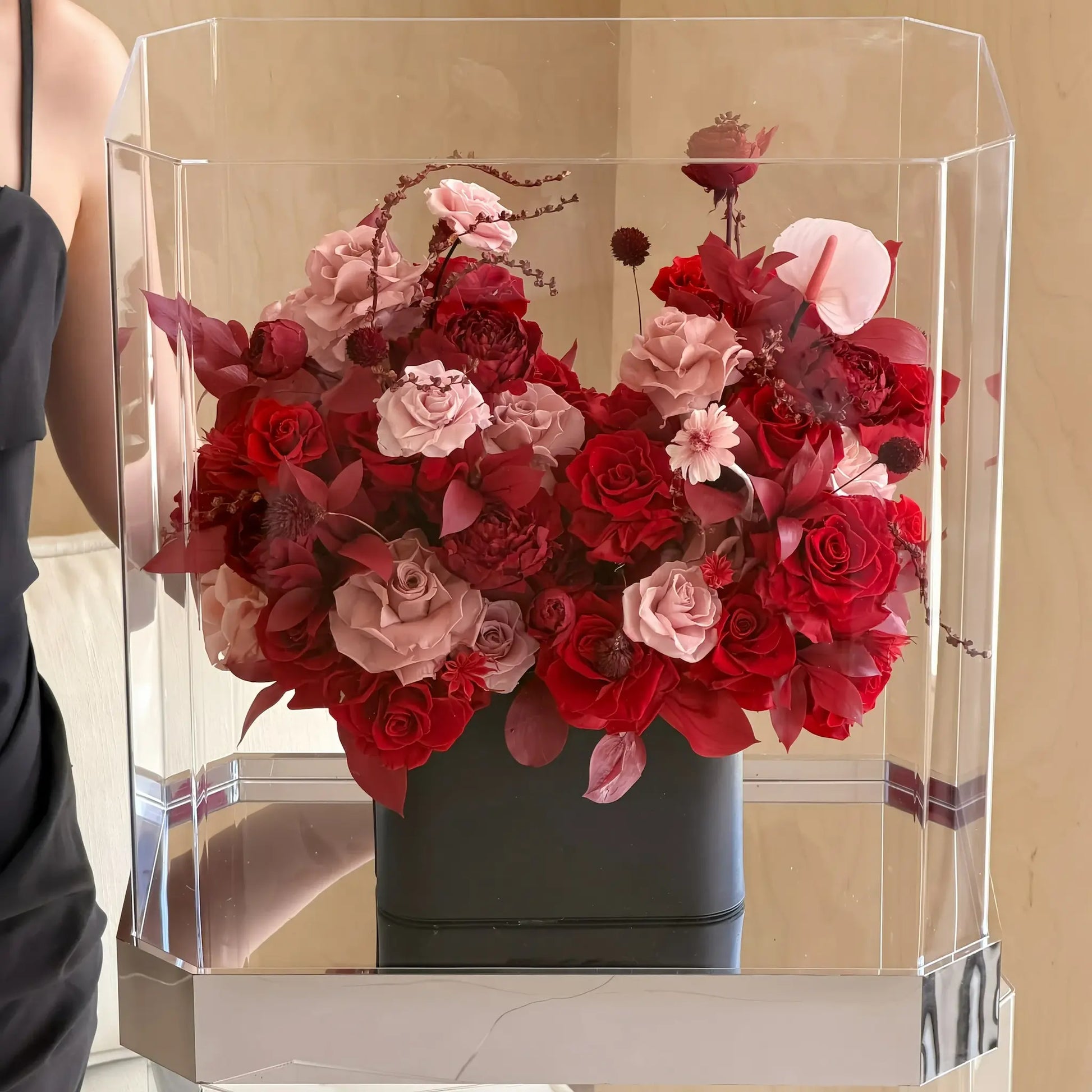 LULU ROSÉE Romantic Red Parisian Bloom Garden, Lush Preserved Red Rose Bouquet in Clear Acrylic Box