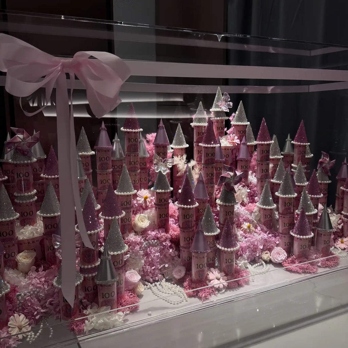 Front view of the LULU ROSÉE pink giant preserved flower castle